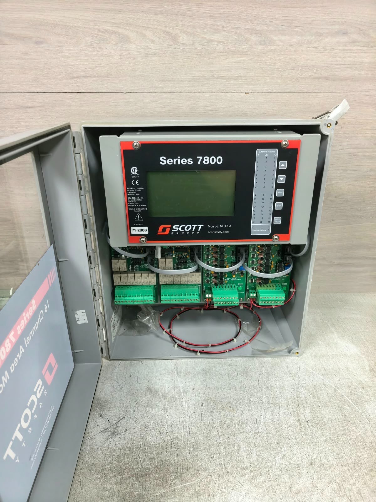 Scott Safety SERIES 7800 SCOTT SAFETY SERIES 7800 16-CHANNEL AREA MONITOR 110-120V 2