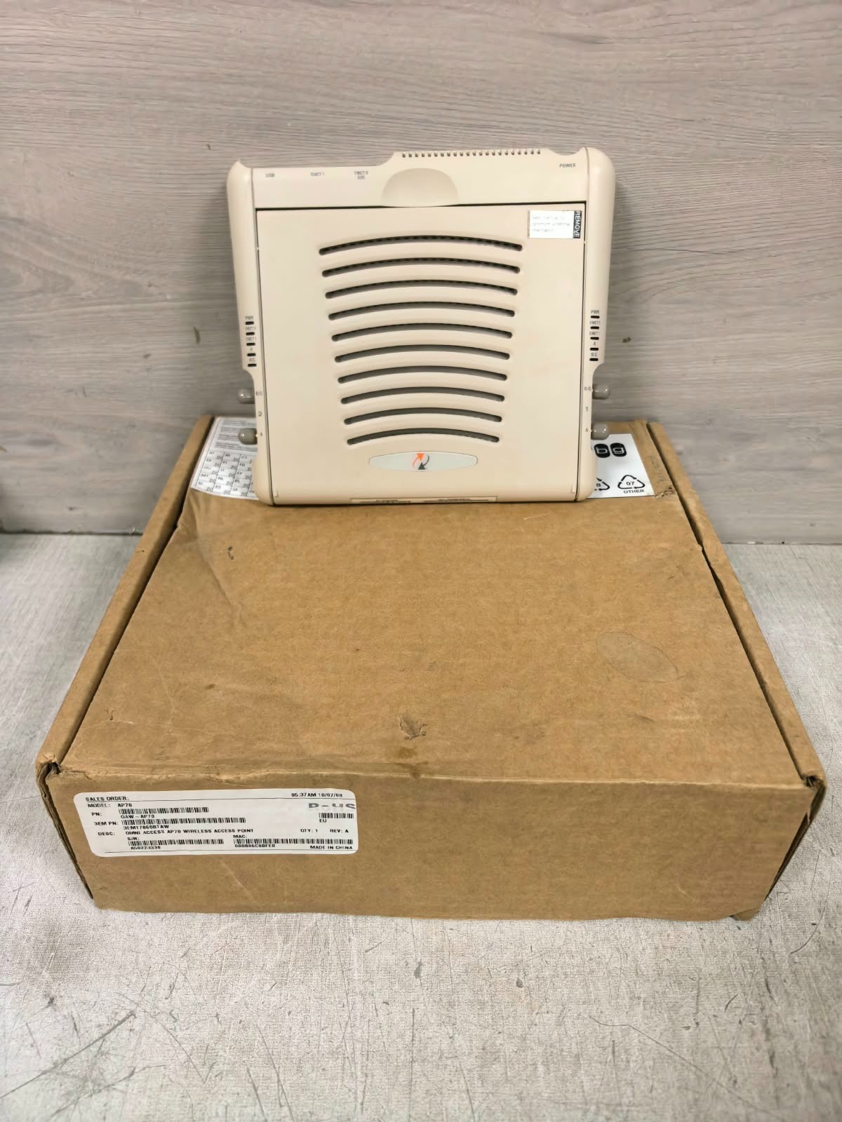 Aruba Networks AP70 ARUBA NETWORKS AP70 OMNI WIRELESS ACCESS POINT 1