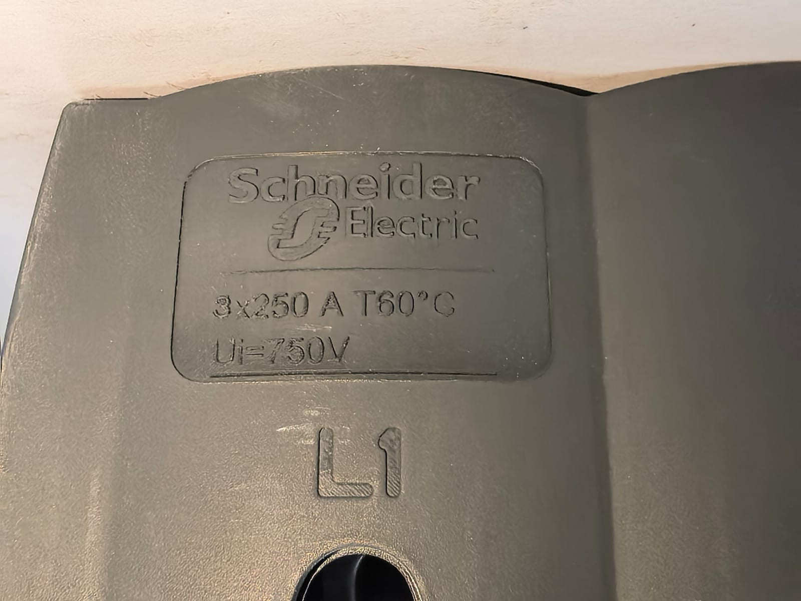 Schneider Electric LVS04403 SCHNEIDER ELECTRIC LVS04403 LINERGY FC DISTRIBUTION BLOCK 2