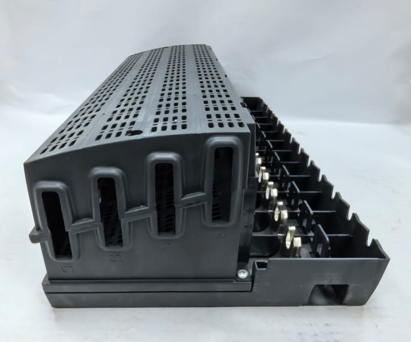Schneider Electric LVS04403 SCHNEIDER ELECTRIC LVS04403 LINERGY FC DISTRIBUTION BLOCK 5