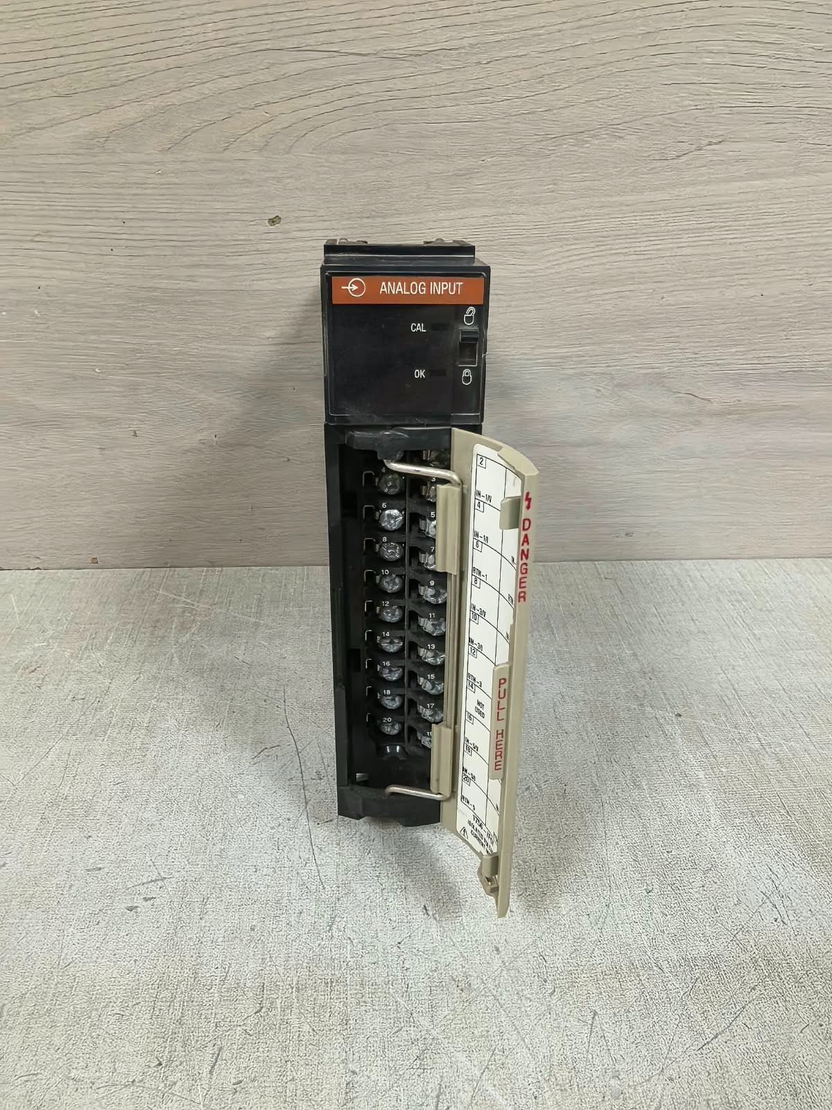 Allen-Bradley 96186877 A01 ALLEN-BRADLEY 1756-IF6I/A 96186877 A01 ANALOG ISOLATED INPUT 3
