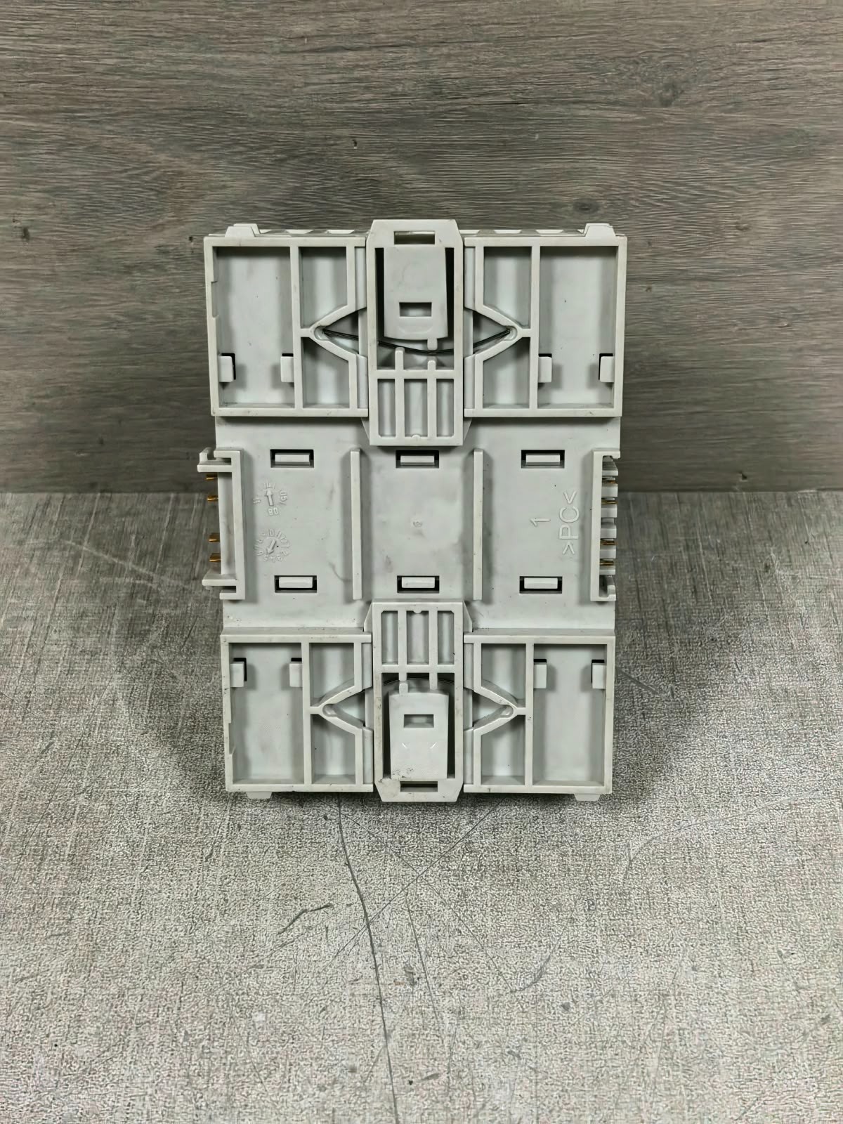 Siemens TXM1.6R-M SIEMENS TXM1.6R-M 6 CHANNEL OUTPUT MODULE 24V 9