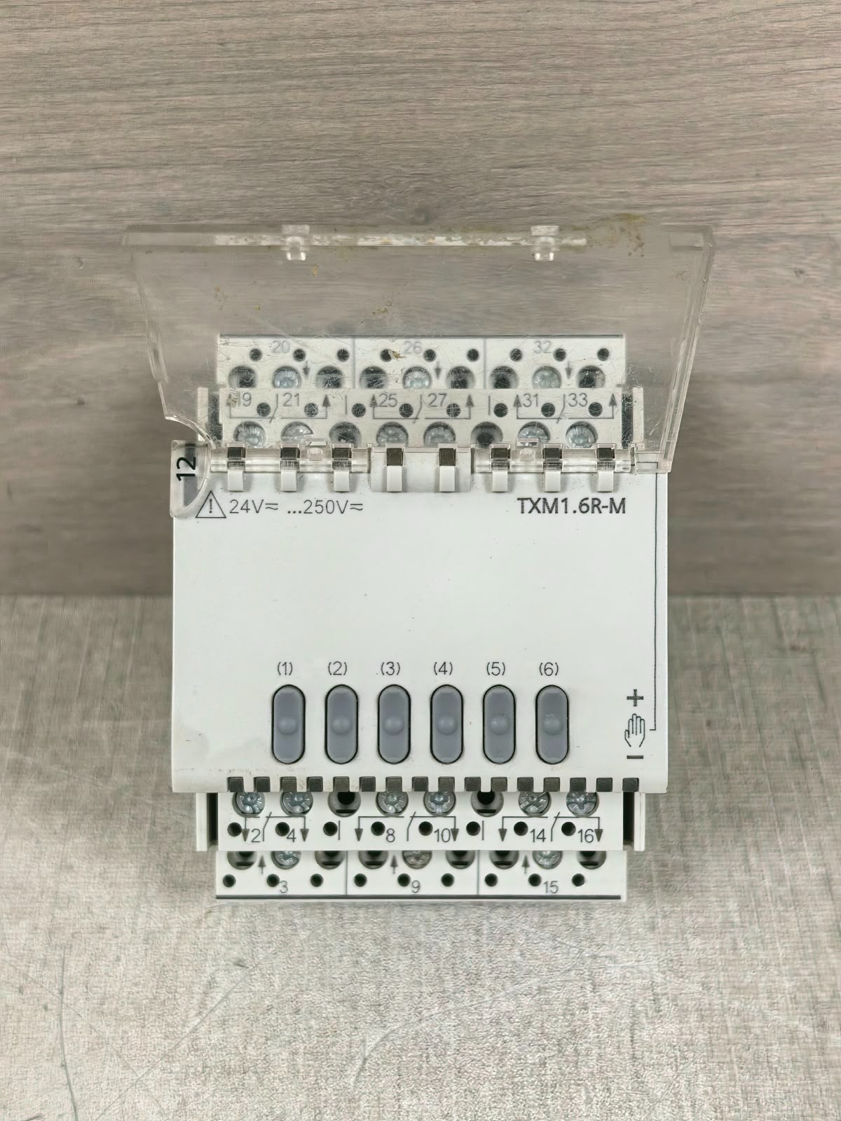 Siemens TXM1.6R-M SIEMENS TXM1.6R-M 6 CHANNEL OUTPUT MODULE 24V 1