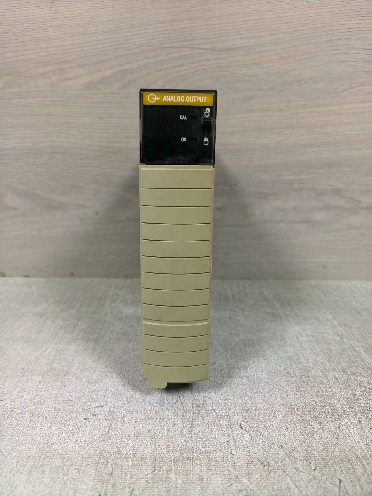 Allen-Bradley 96187076 A01 ALLEN-BRADLEY 1756-OF6VI/A 96187076 A01 ANALOG ISOLATED INPUT 2