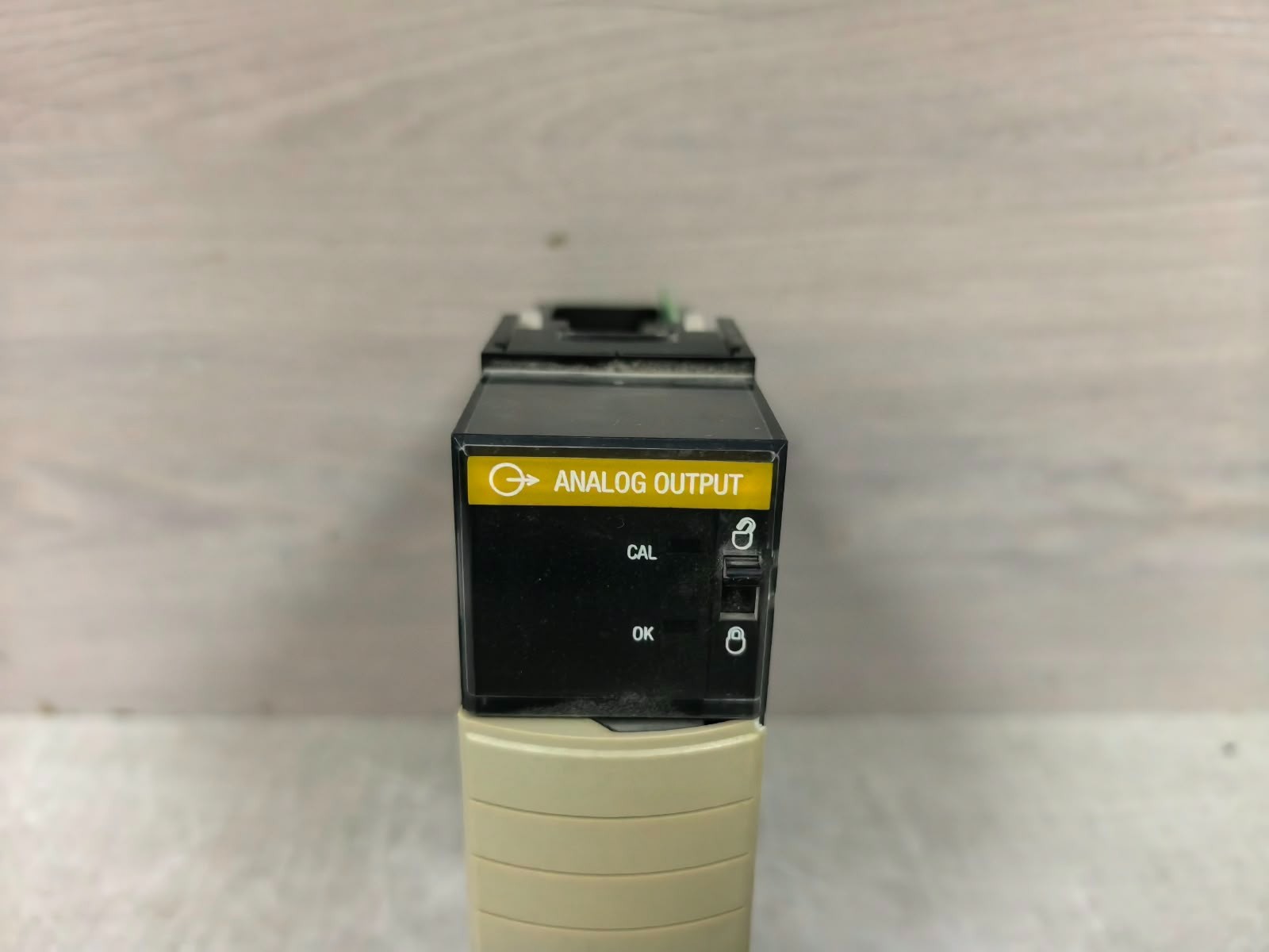 Allen-Bradley 96187076 A01 ALLEN-BRADLEY 1756-OF6VI/A 96187076 A01 ANALOG ISOLATED INPUT 3