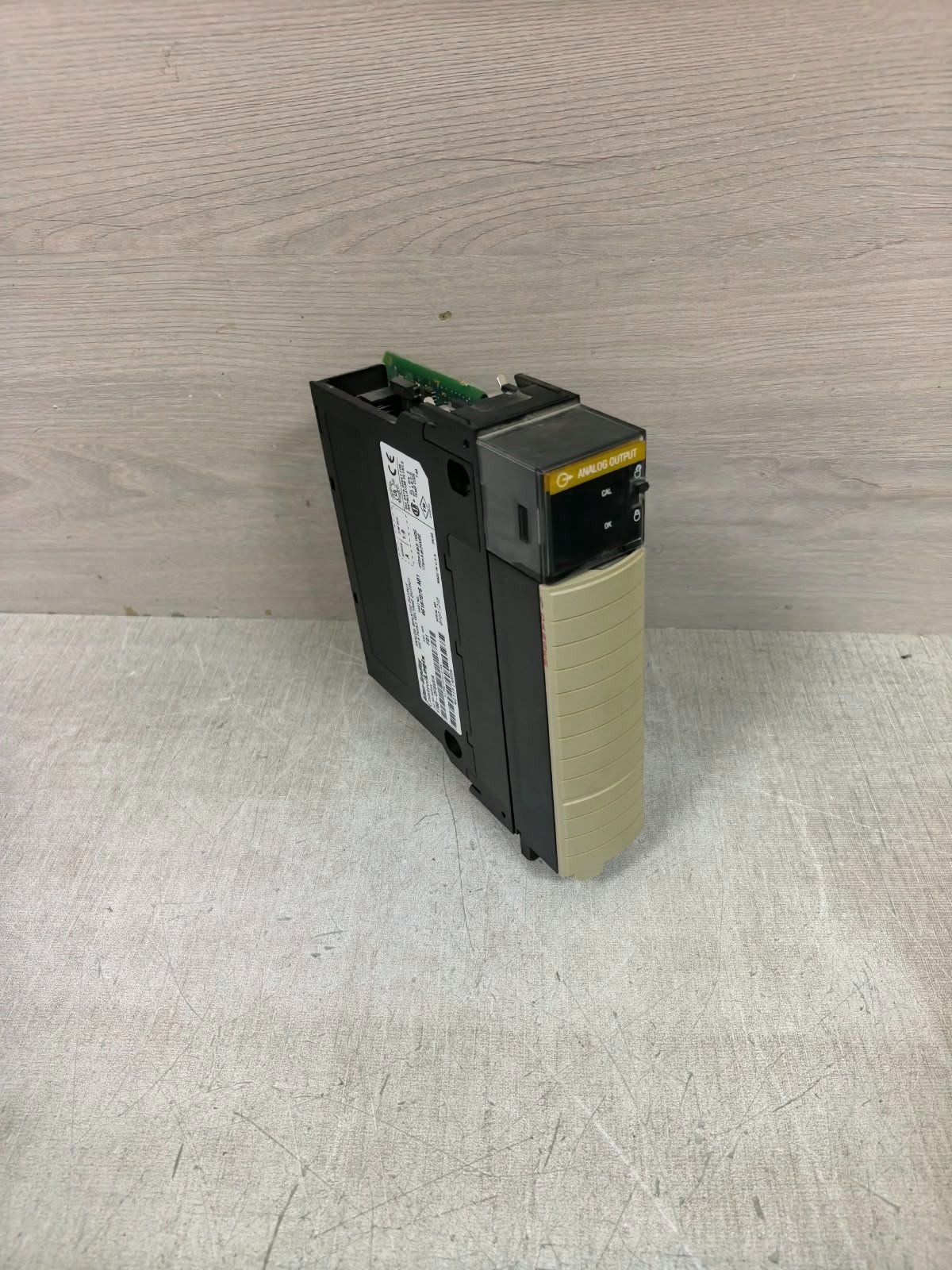 Allen-Bradley 96187076 A01 ALLEN-BRADLEY 1756-OF6VI/A 96187076 A01 ANALOG ISOLATED INPUT 4