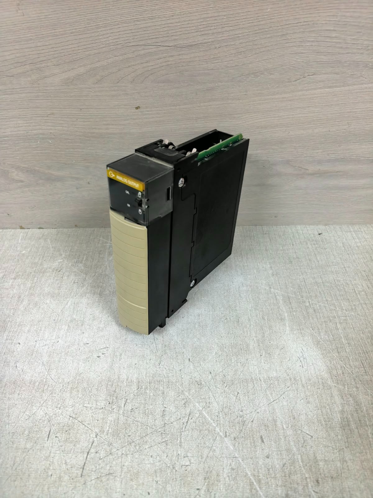 Allen-Bradley 96187076 A01 ALLEN-BRADLEY 1756-OF6VI/A 96187076 A01 ANALOG ISOLATED INPUT 5