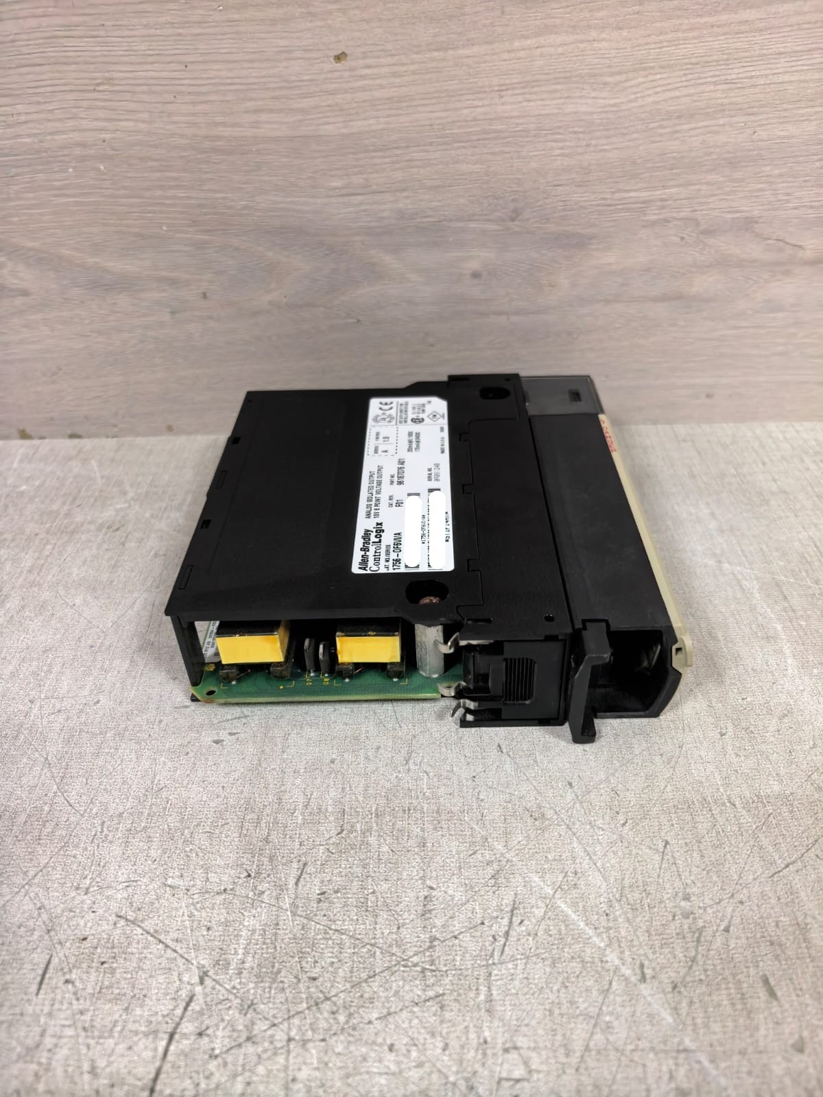 Allen-Bradley 96187076 A01 ALLEN-BRADLEY 1756-OF6VI/A 96187076 A01 ANALOG ISOLATED INPUT 9