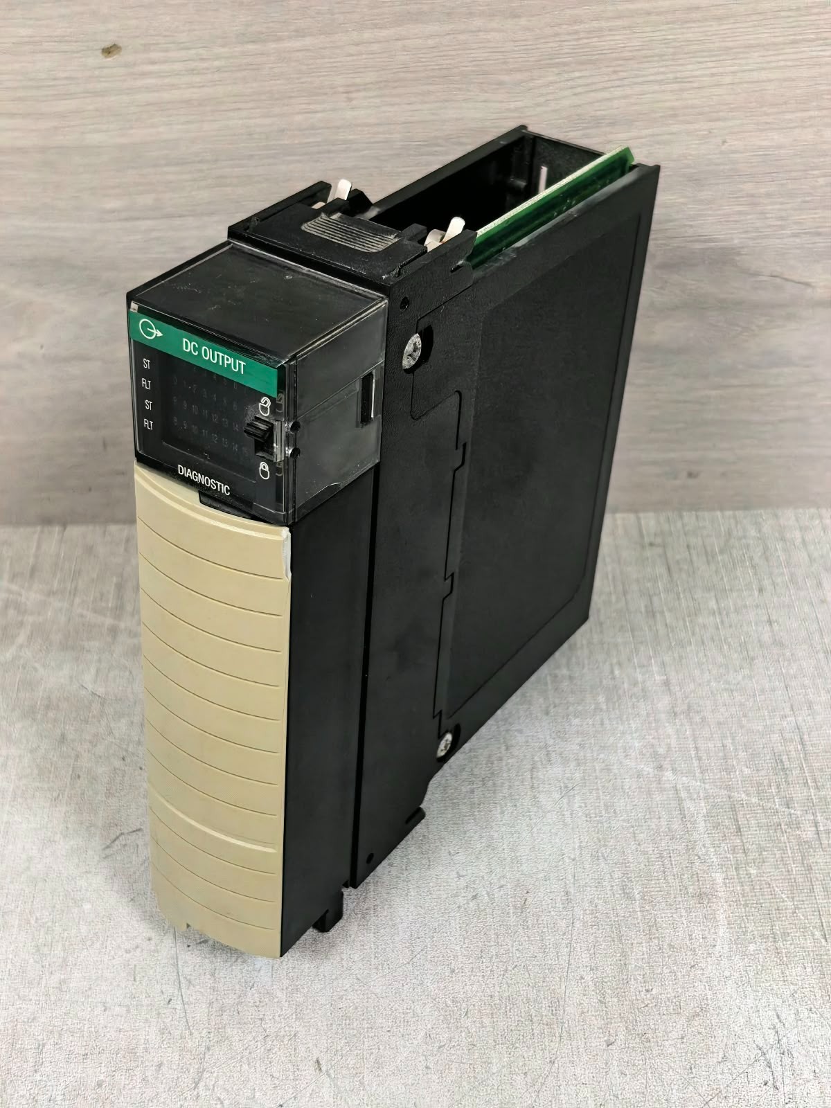 Allen-Bradley 96195274 A01 ALLEN-BRADLEY 1756-OB16D/A 96195274 A01 CONTROLLOGIX DC DIAG INPUT 19.2-30VDC 4