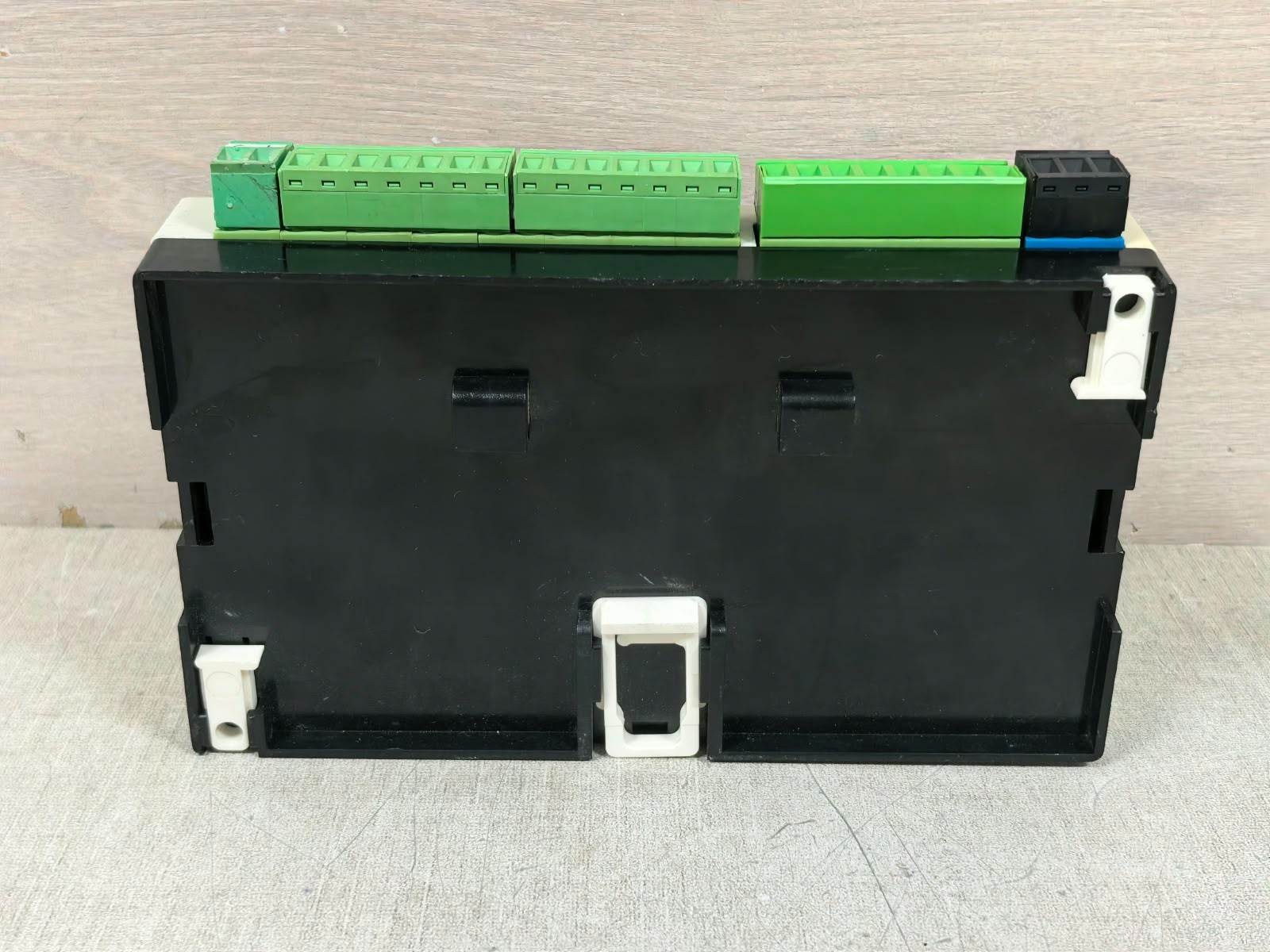 Schneider Electric SEGCMB SCHNEIDER ELECTRIC SEGCMB GUEST COMFORT BASIC CONTROLLER 24VDC 9