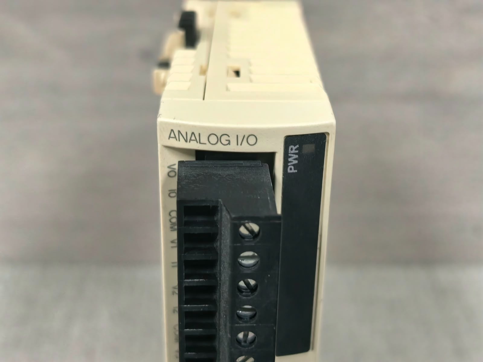 Schneider Electric TM2AMM6HT SCHNEIDER ELECTRIC MODICON TM2AMM6HT ANALOG INPUT/ OUTPUT EXPANSION MODULE 24VDC 3