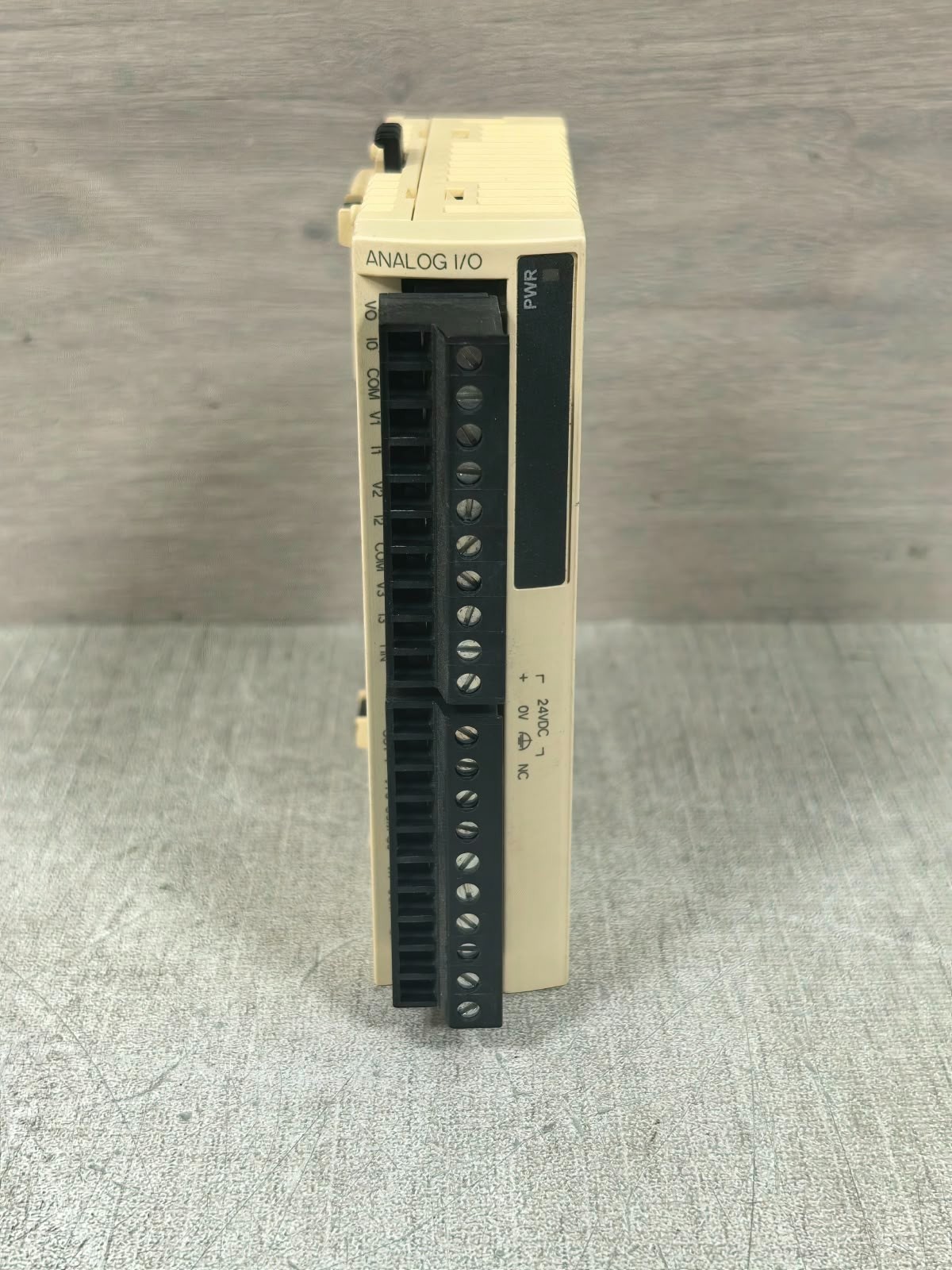Schneider Electric TM2AMM6HT SCHNEIDER ELECTRIC MODICON TM2AMM6HT ANALOG INPUT/ OUTPUT EXPANSION MODULE 24VDC 1