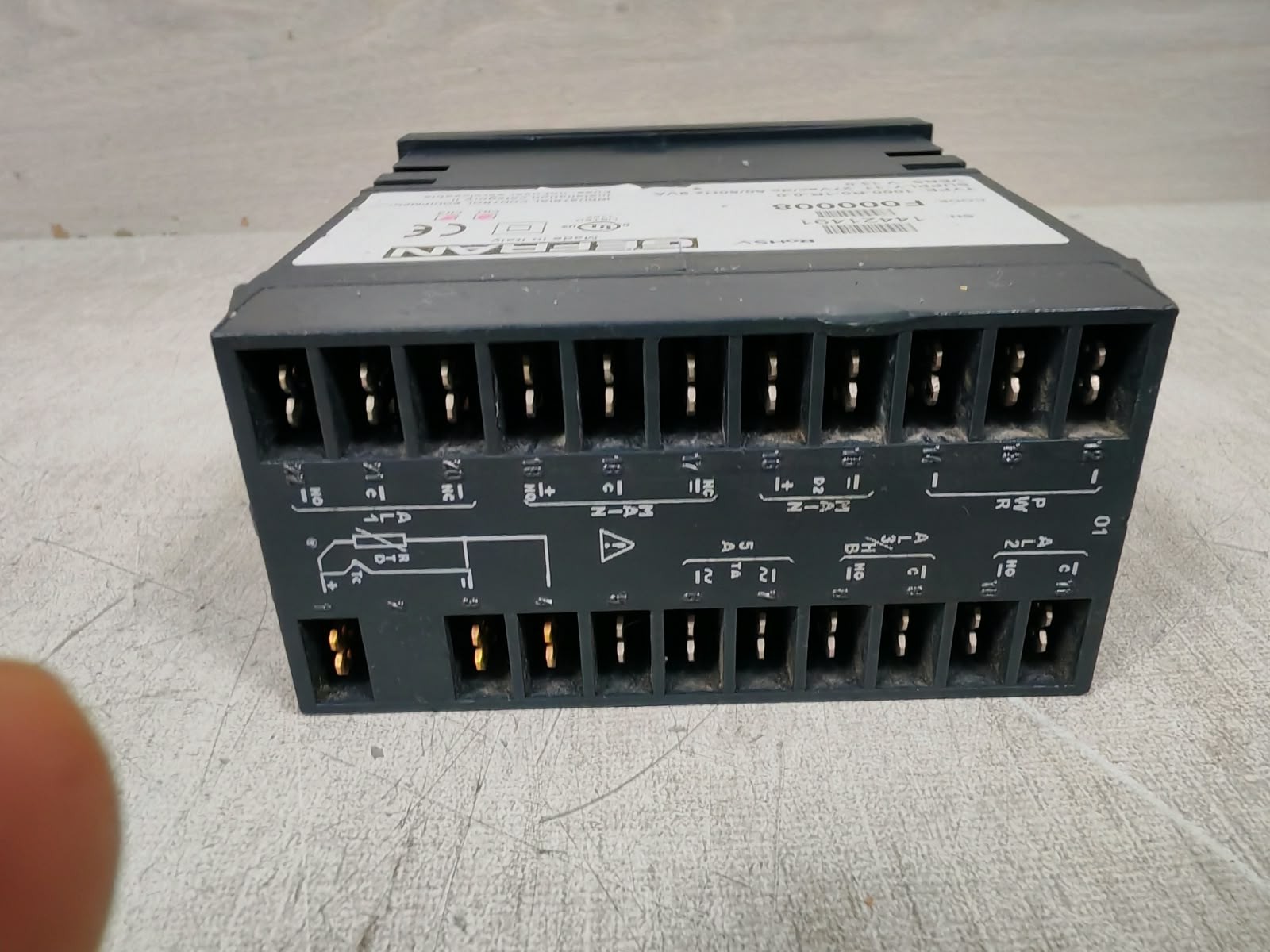 GEFRAN 1000-R0-1R-0-0 GEFRAN 1000-R0-1R-0-0 VER.13.0 11.27VAC/DC 50/60Hz 9VA TEMP.CONTROLLER 4