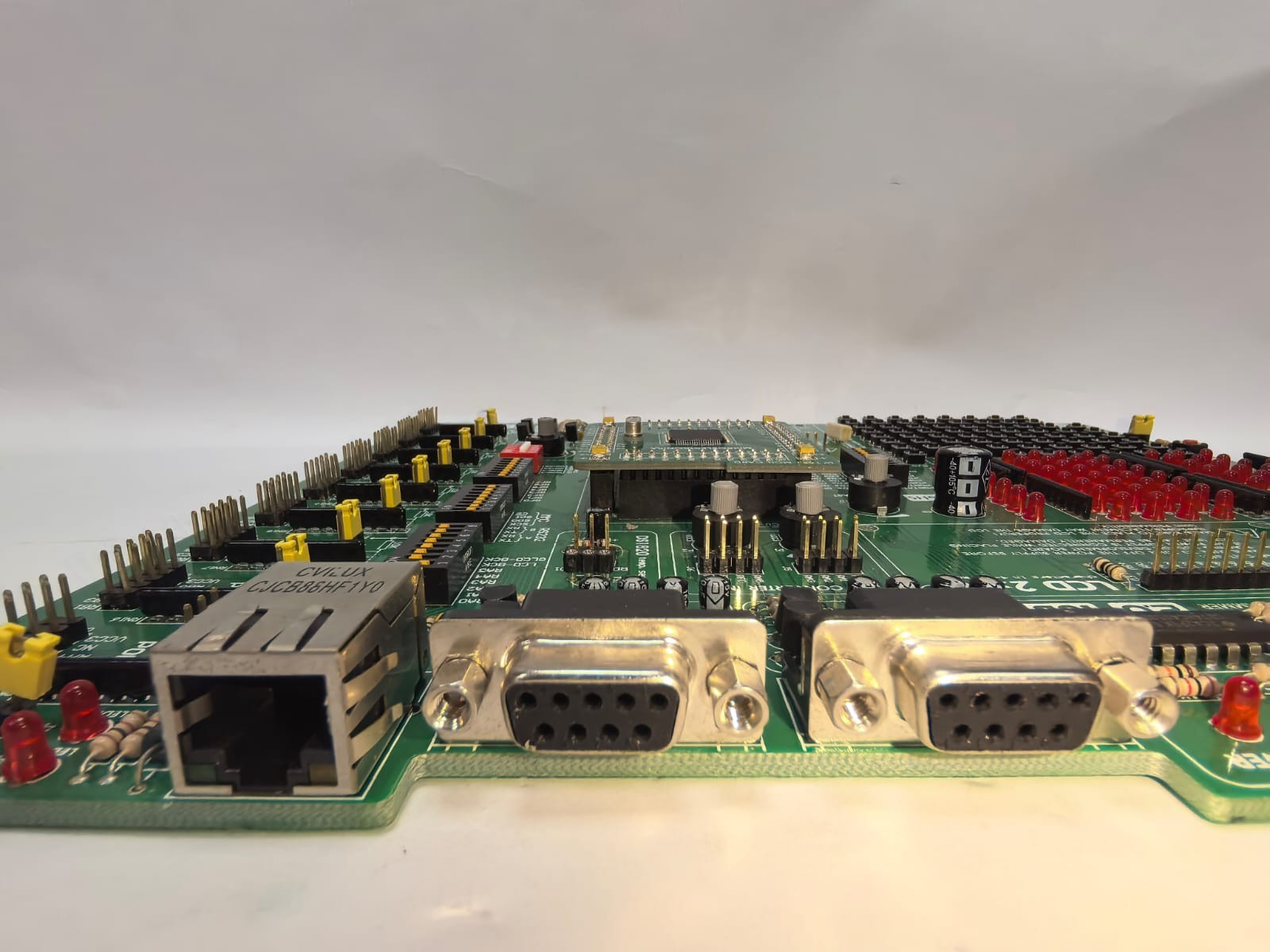 MIKROELEKTRONIKA LVI8FJ MIKROELEKTRONIKA LVI8FJ MICROCONTROLLER DEVELOPMENT SYSTEM 4
