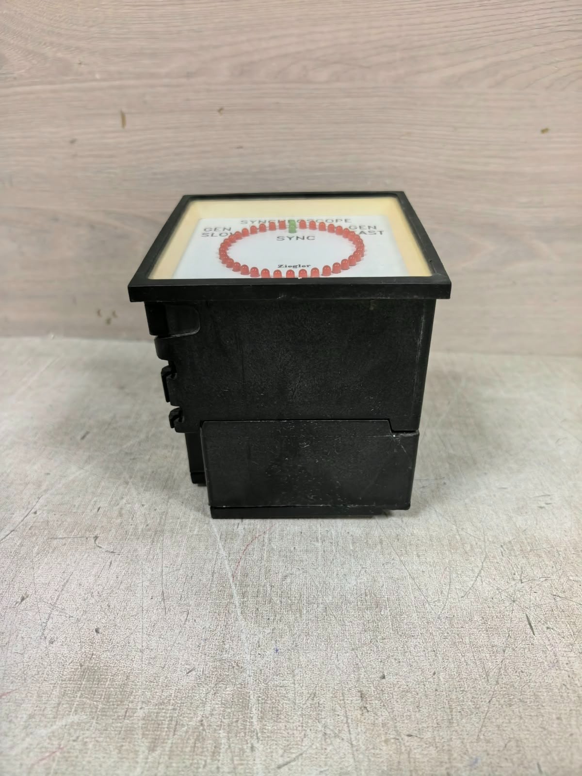 ZIEGLER SQ96 ZIEGLER SQ96 ANALOG / ELECTRONIC PANEL MOUNT-SYNCHROSCOPE 415V 9