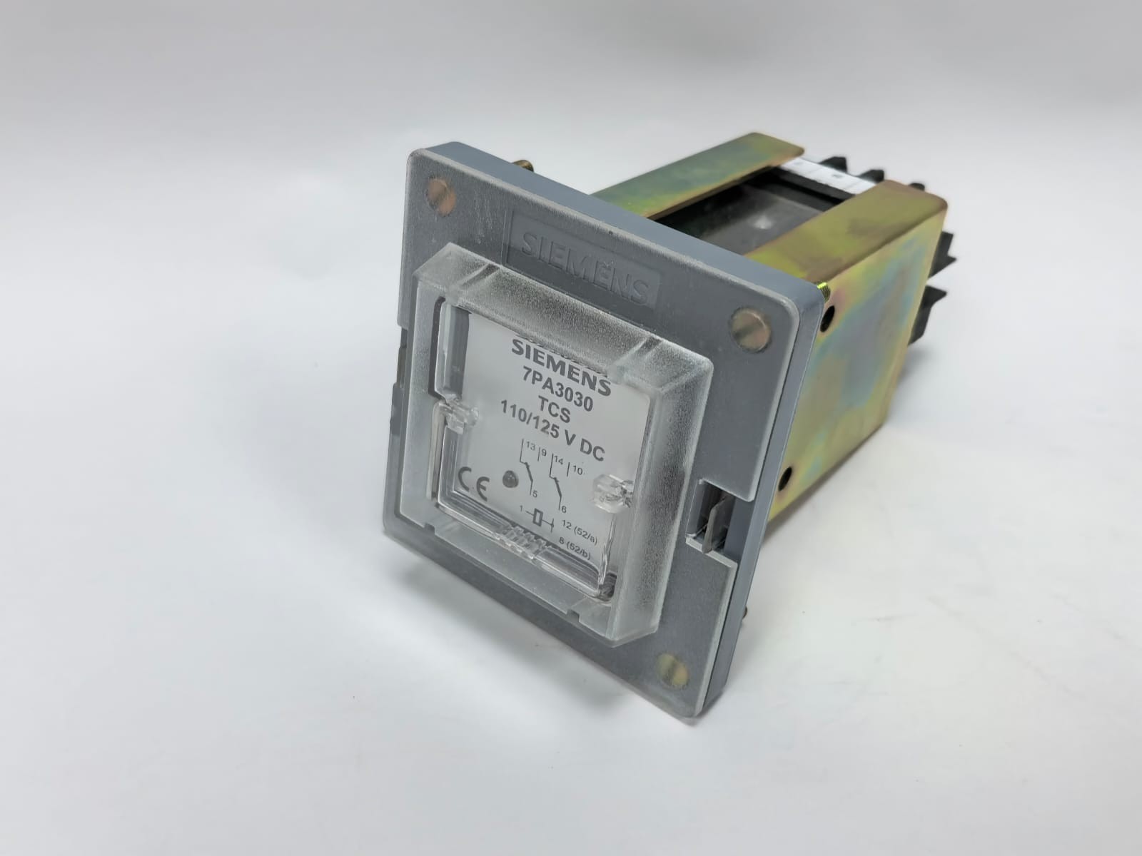 Siemens 7PA3030 7PA3030-1 SIEMENS 7PA3030 7PA3030-1 TRIP CIRCUIT SUPERVISION 2 NC/NO W/ SOCKET 100-125VDC 8