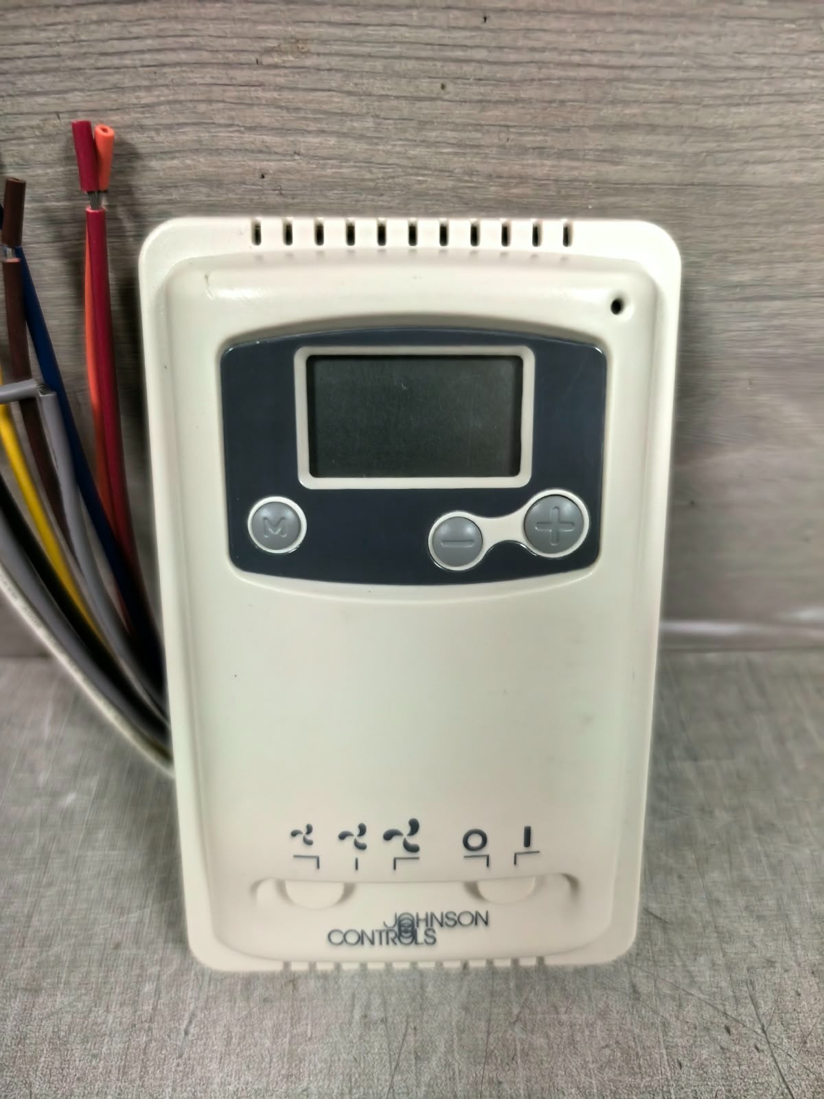 Johnson Controls T6233-V0 JOHNSON CONTROLS T6233-V0 THERMOSTAT 2
