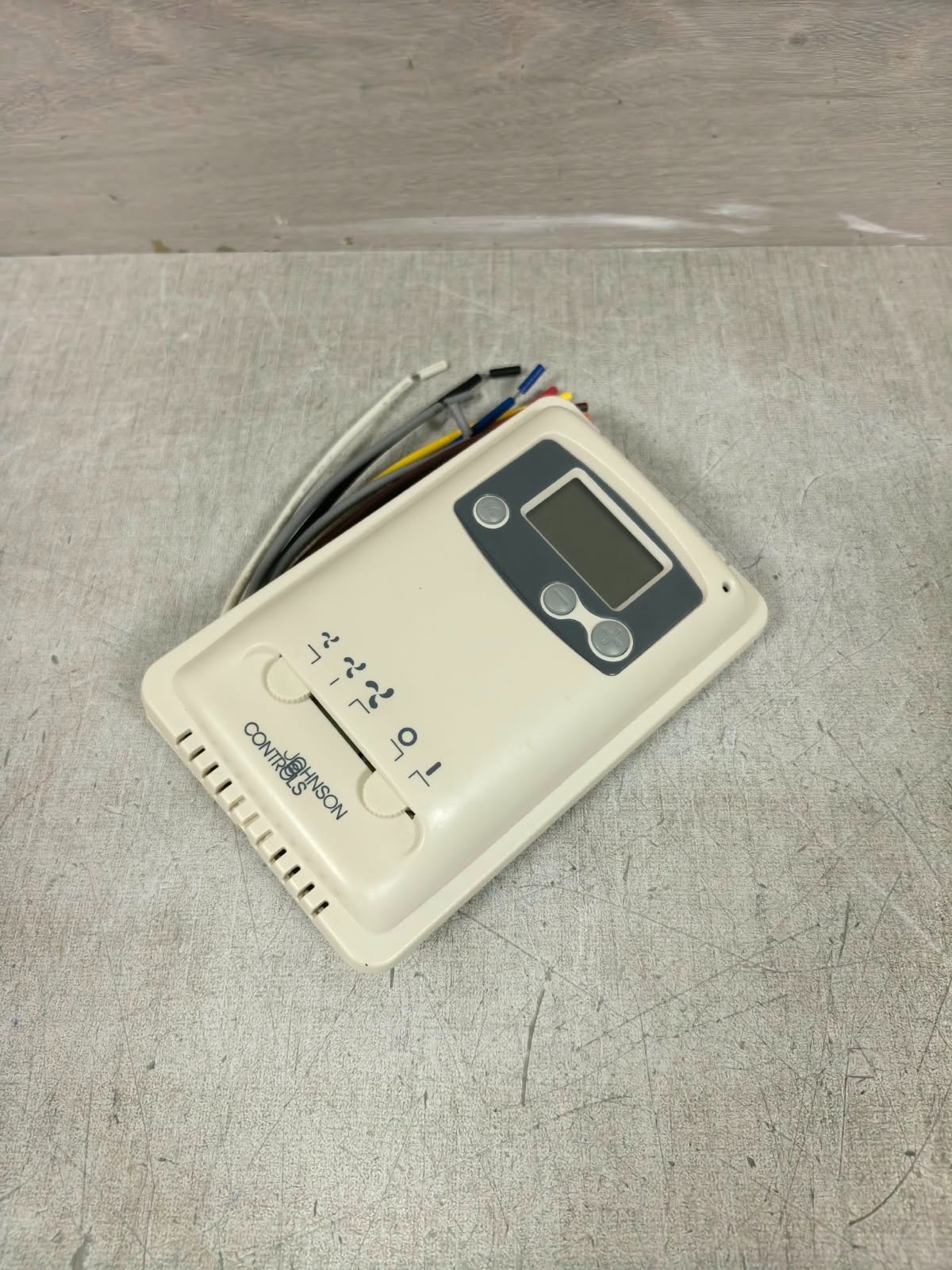 Johnson Controls T6233-V0 JOHNSON CONTROLS T6233-V0 THERMOSTAT 7