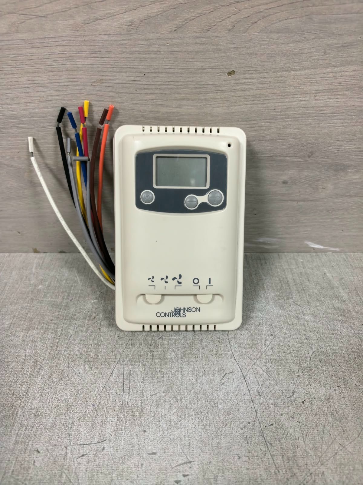 Johnson Controls T6233-V0 JOHNSON CONTROLS T6233-V0 THERMOSTAT 1