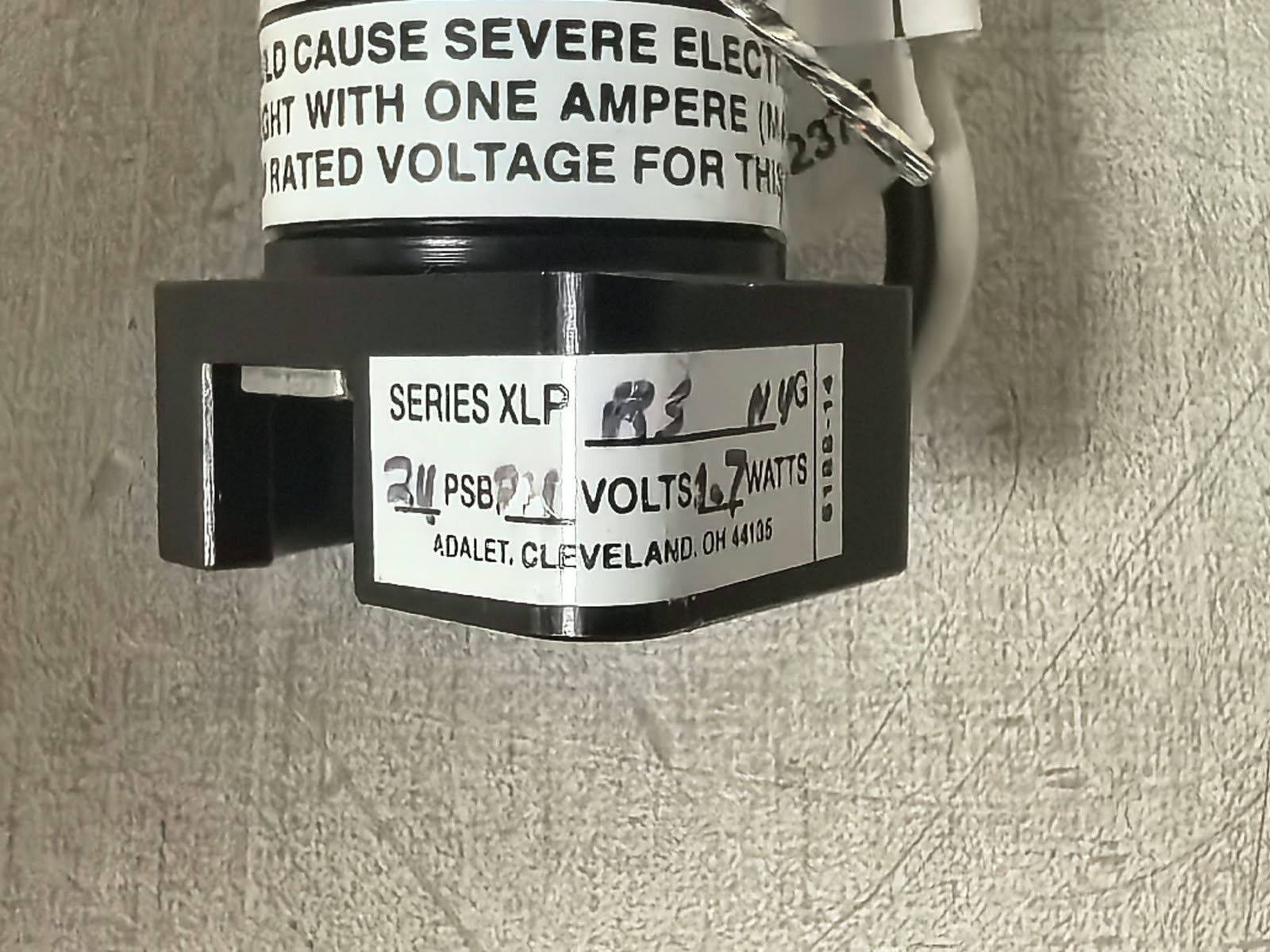 ADALET XLP RS N4 ADALET SERIES XLP RS N4 LONG SERIES EXPLOSION PROOF XLPR 24V 9