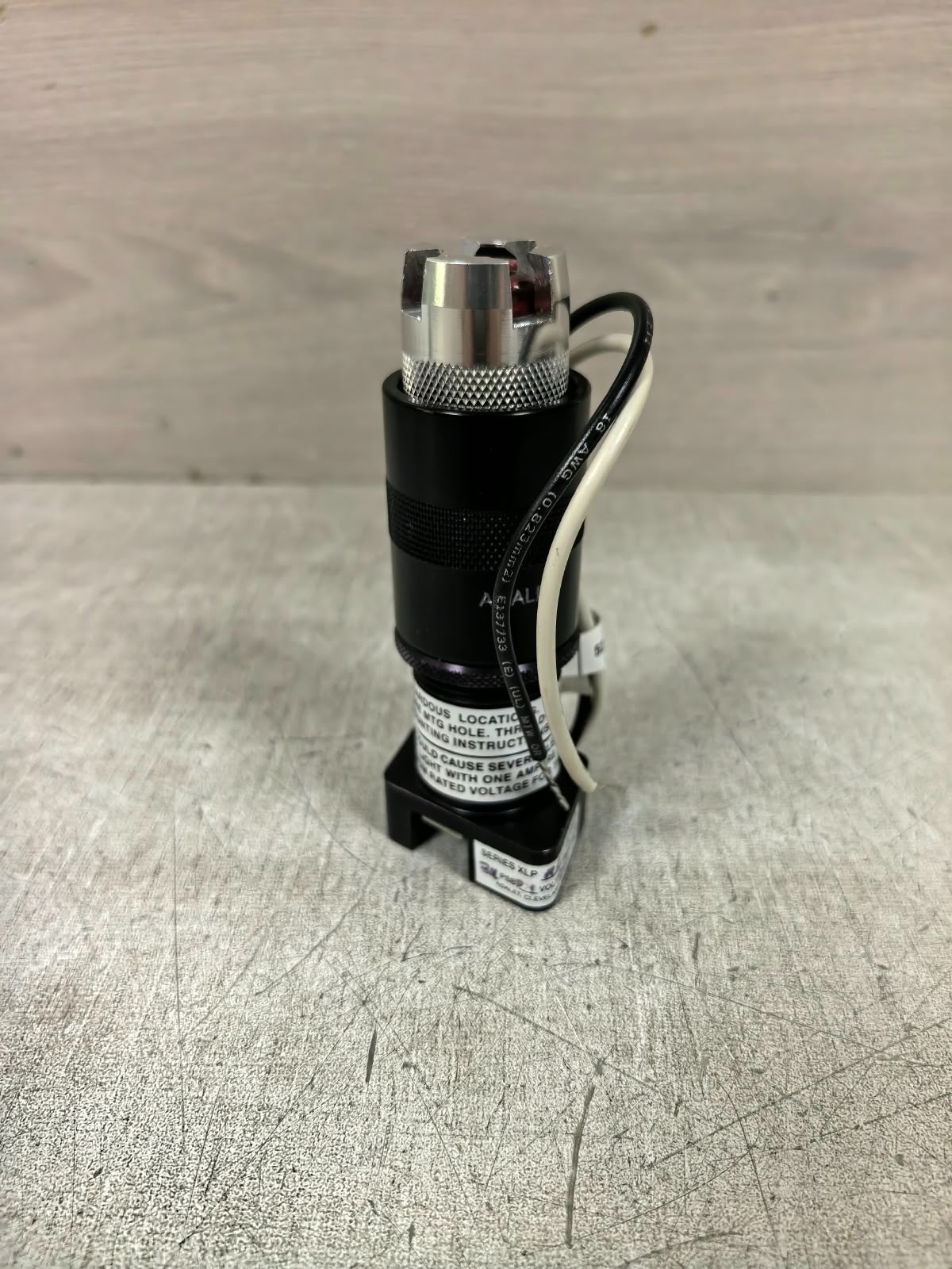 ADALET XLP RS N4 ADALET SERIES XLP RS N4 LONG SERIES EXPLOSION PROOF XLPR 24V 1