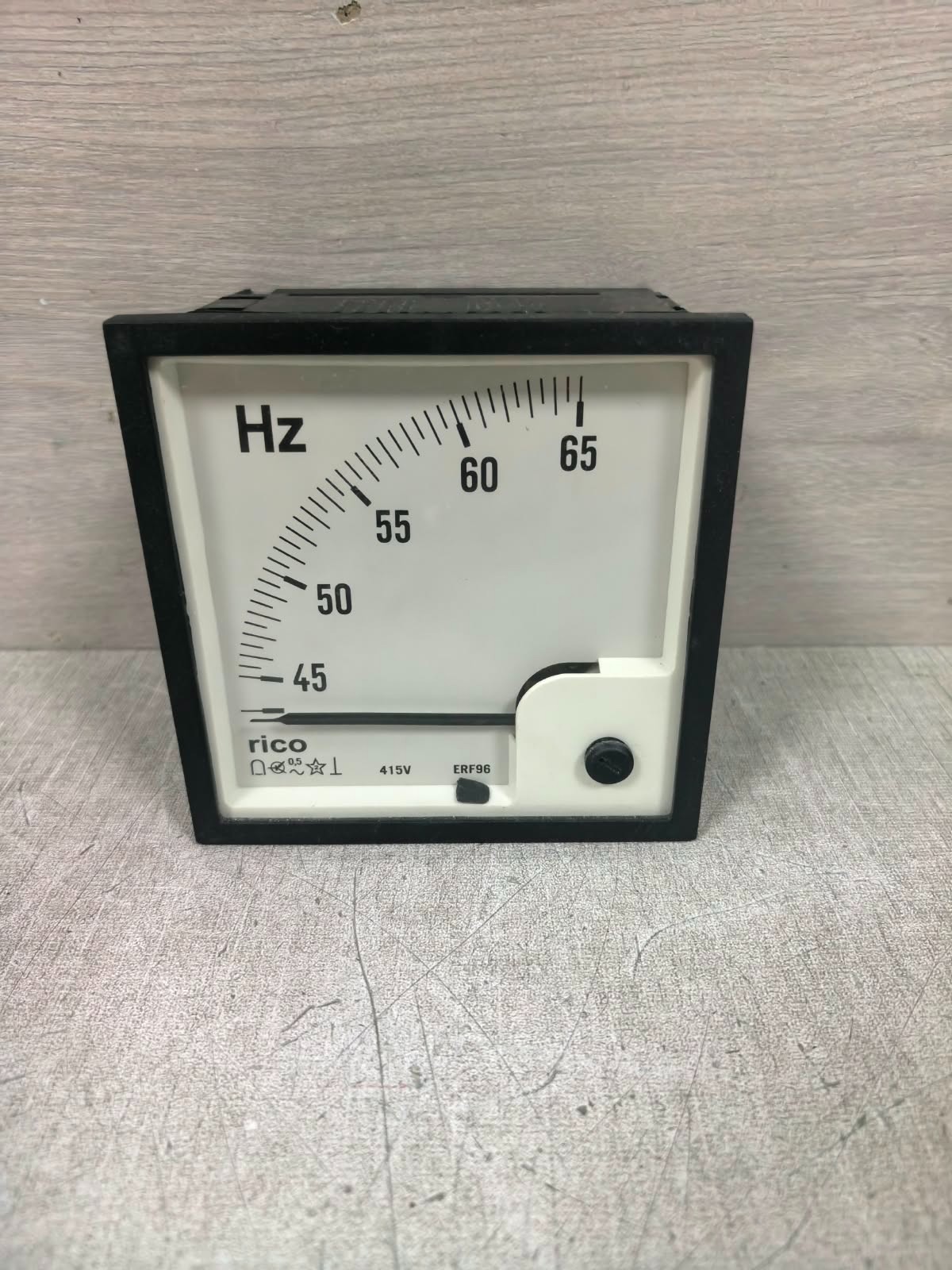 RICO ERF96 RICO ERF96 ANALOGUE FREQUENCY METER 240V 2