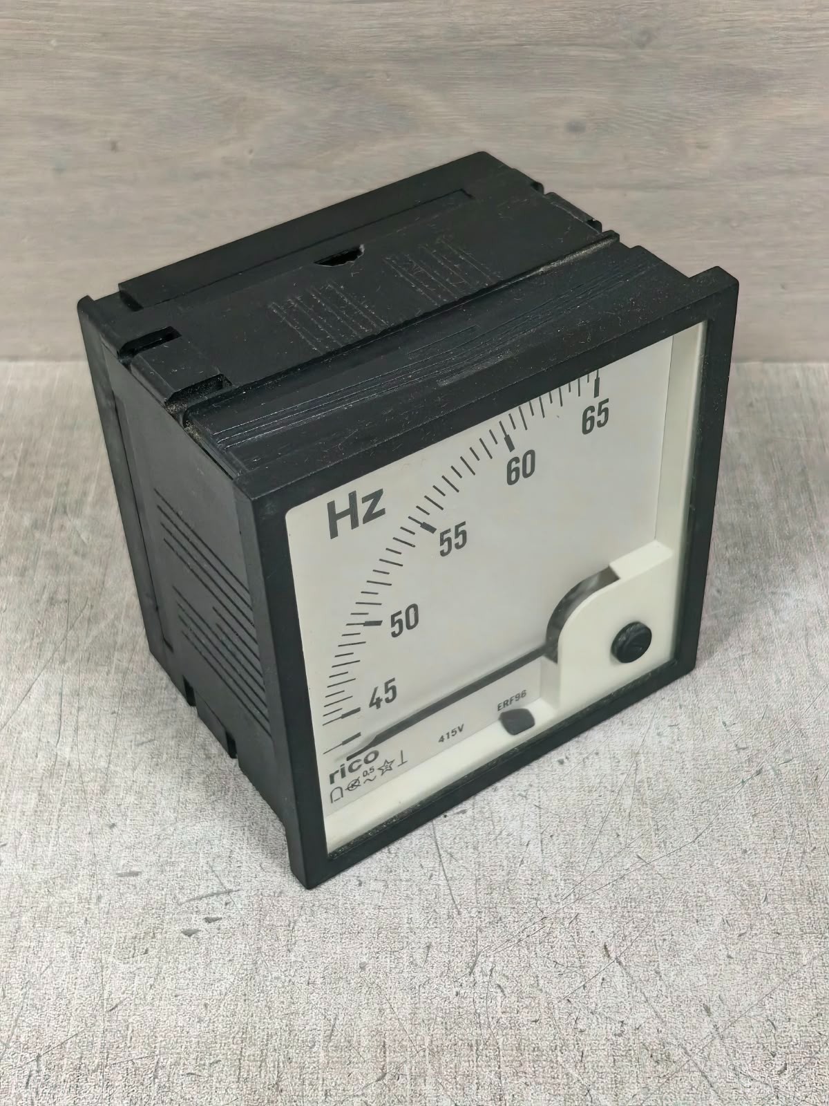 RICO ERF96 RICO ERF96 ANALOGUE FREQUENCY METER 240V 4