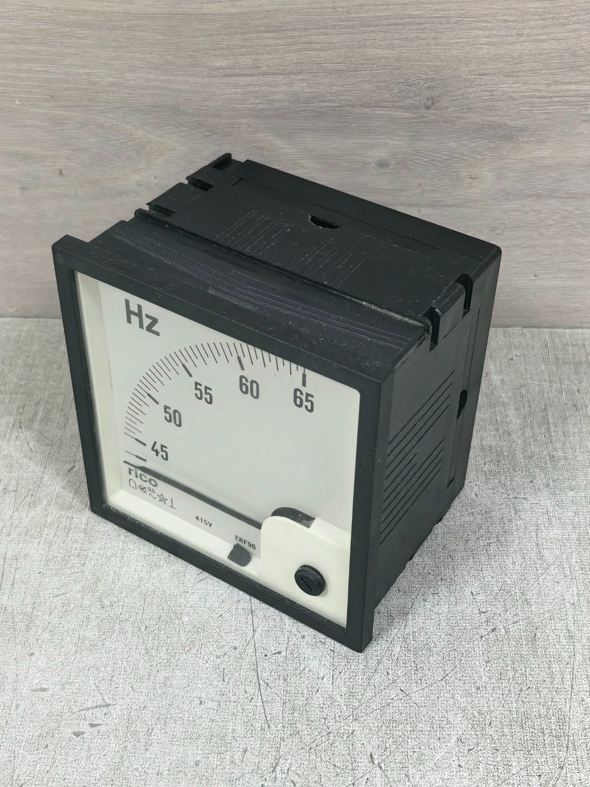 RICO ERF96 RICO ERF96 ANALOGUE FREQUENCY METER 240V 5