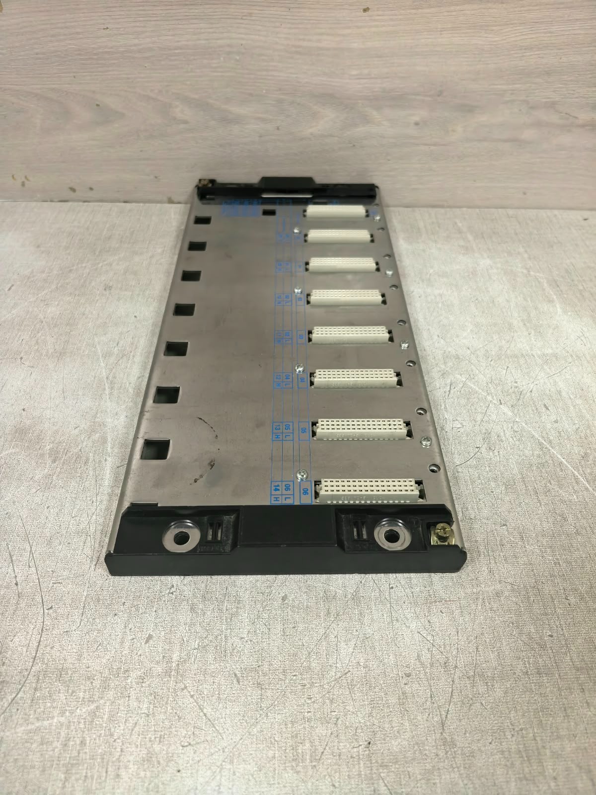 Schneider Electric TSXRKY8 SCHNEIDER AUTOMATION TSX PREMIUM TSXRKY8 / 8 SLOT CHASIS PV:02 RL:02 5