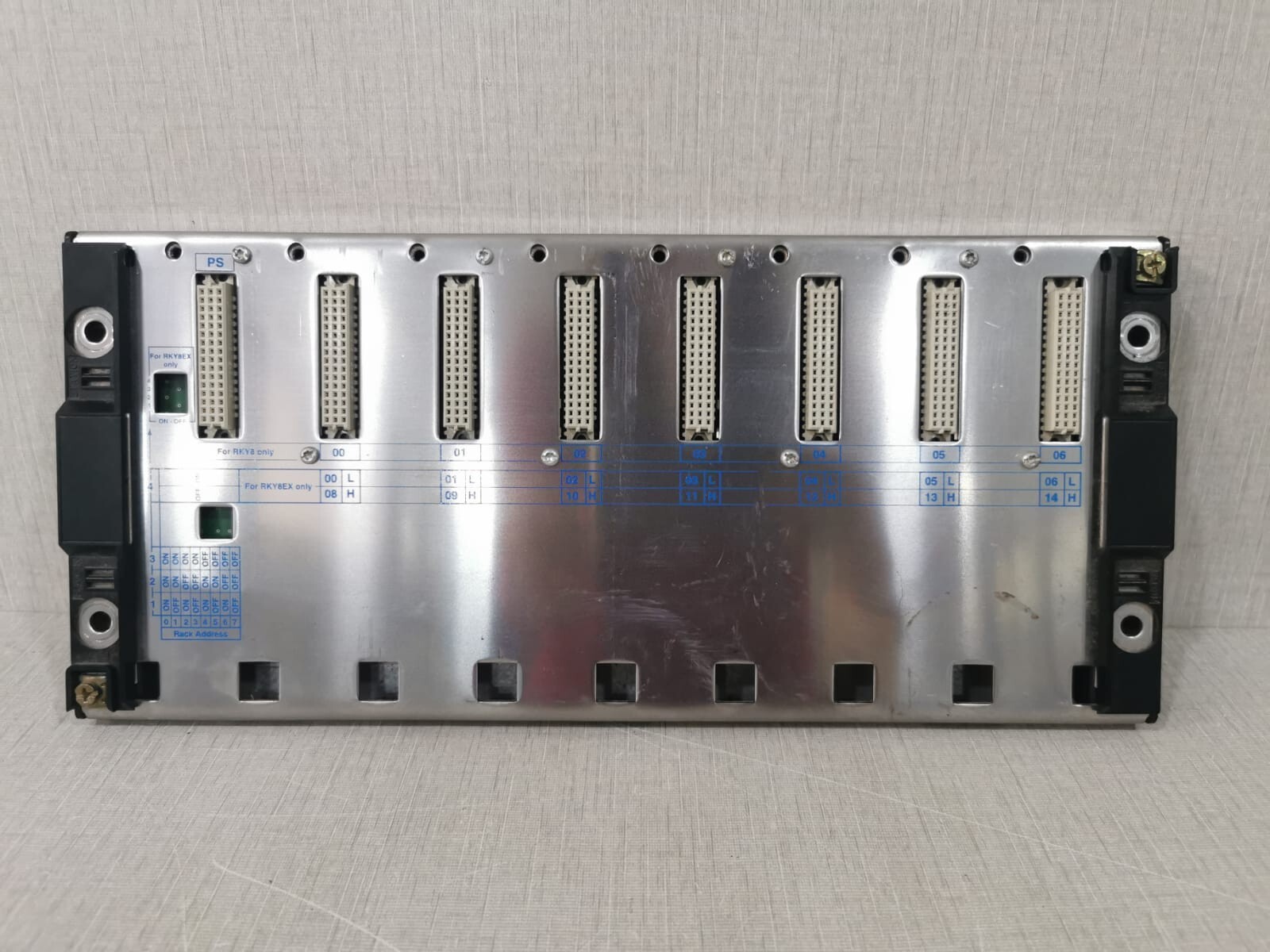 Schneider Electric TSXRKY8 SCHNEIDER AUTOMATION TSX PREMIUM TSXRKY8 / 8 SLOT CHASIS PV:02 RL:02 1