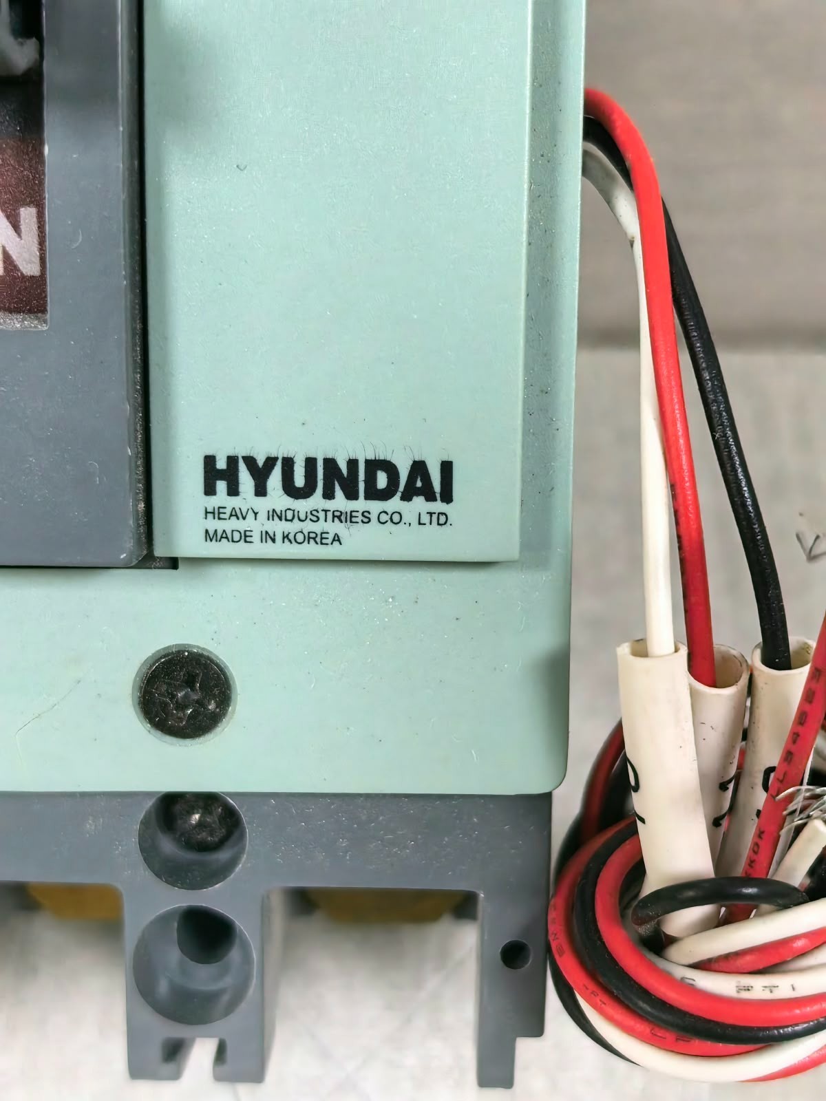 Hyundai MCCB HIBS 53 HYUNDAI MCCB HIBS 53 MOLDED CASE CIRCUIT BREAKER AC600V 4