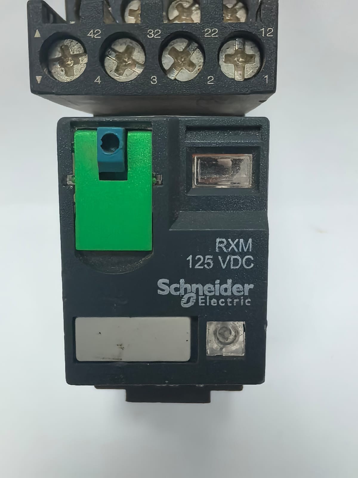 Schneider Electric RXZE2S114M SCHNEIDER ELECTRIC RXM4AB2GD PLUG-IN RELAY W/ RXZE2S114M RELAY SOCKET PCS 2