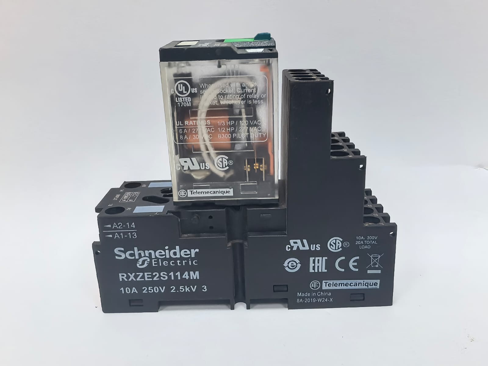 Schneider Electric RXZE2S114M SCHNEIDER ELECTRIC RXM4AB2GD PLUG-IN RELAY W/ RXZE2S114M RELAY SOCKET PCS 5