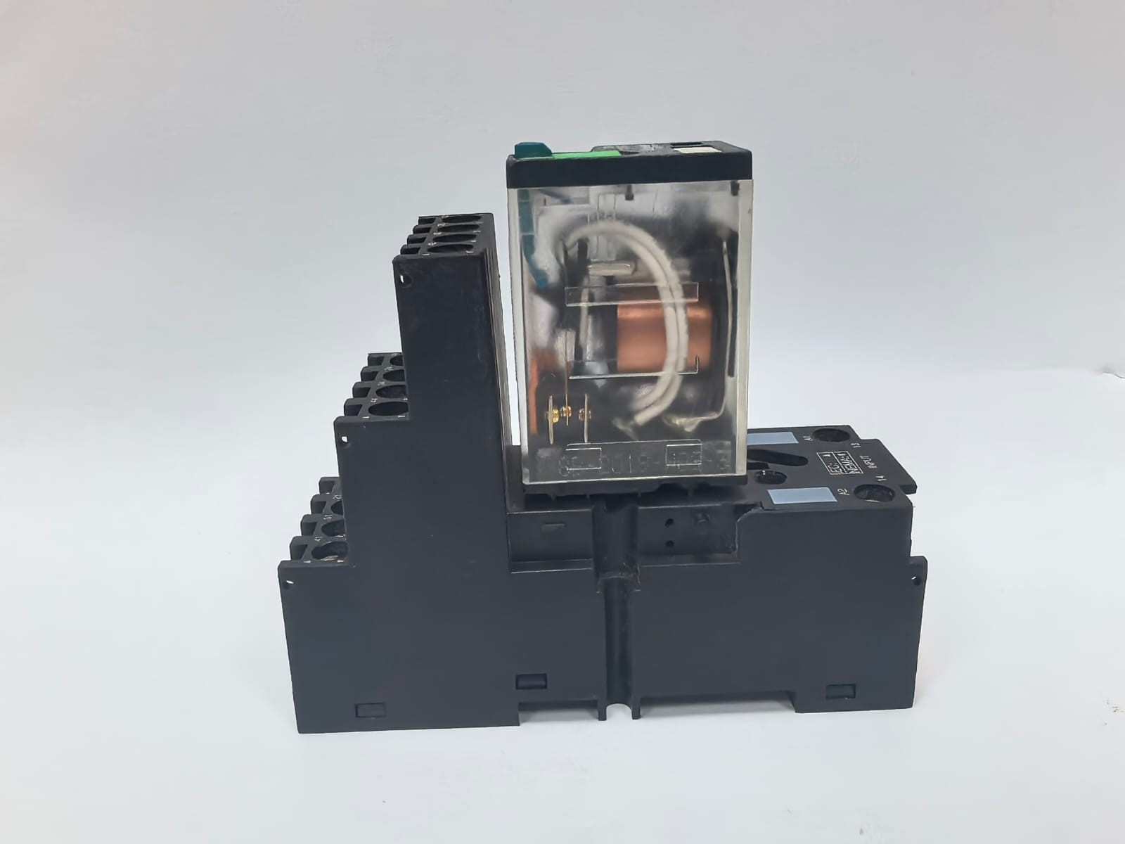 Schneider Electric RXZE2S114M SCHNEIDER ELECTRIC RXM4AB2GD PLUG-IN RELAY W/ RXZE2S114M RELAY SOCKET PCS 6