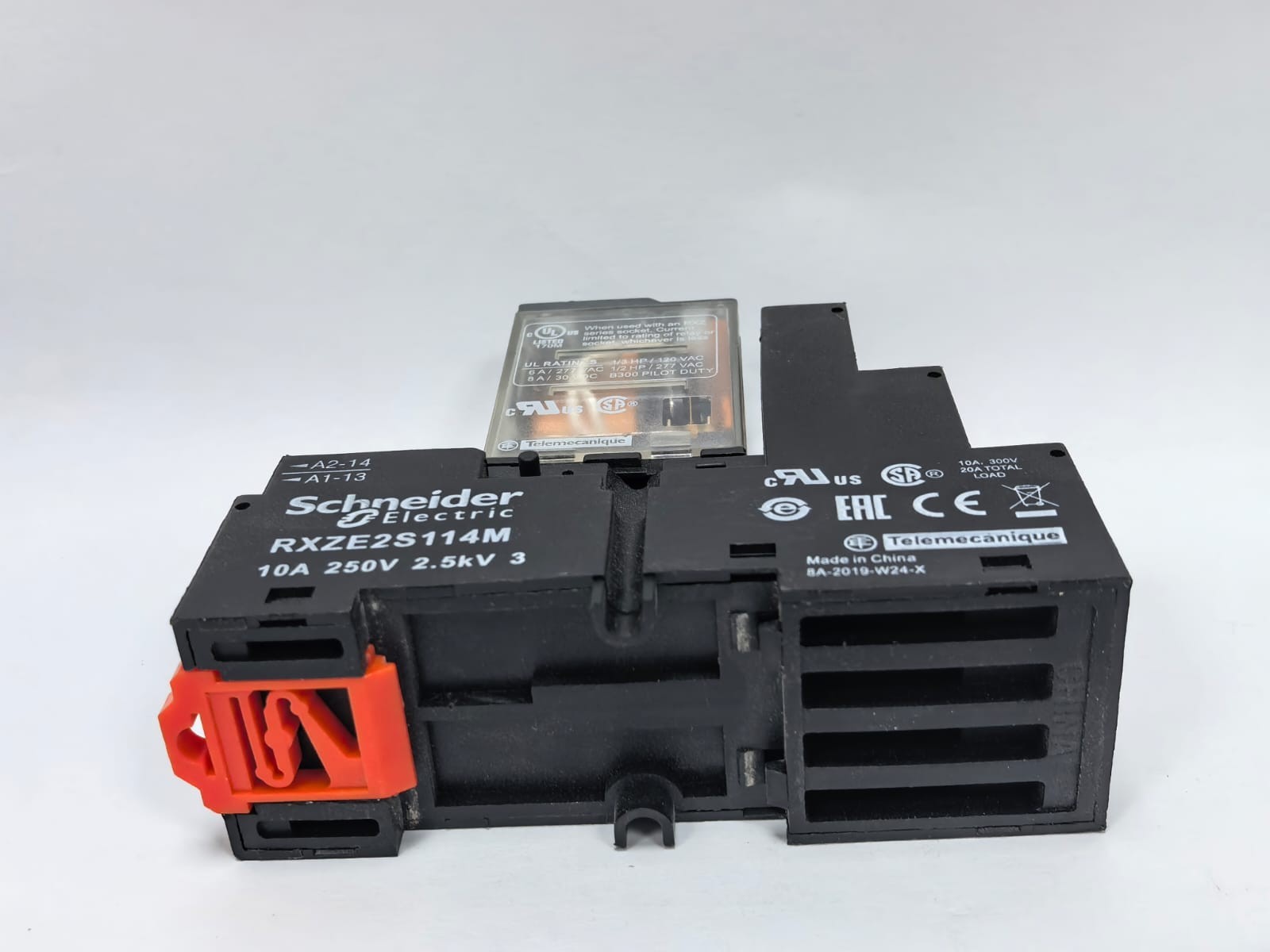 Schneider Electric RXZE2S114M SCHNEIDER ELECTRIC RXM4AB2GD PLUG-IN RELAY W/ RXZE2S114M RELAY SOCKET PCS 9