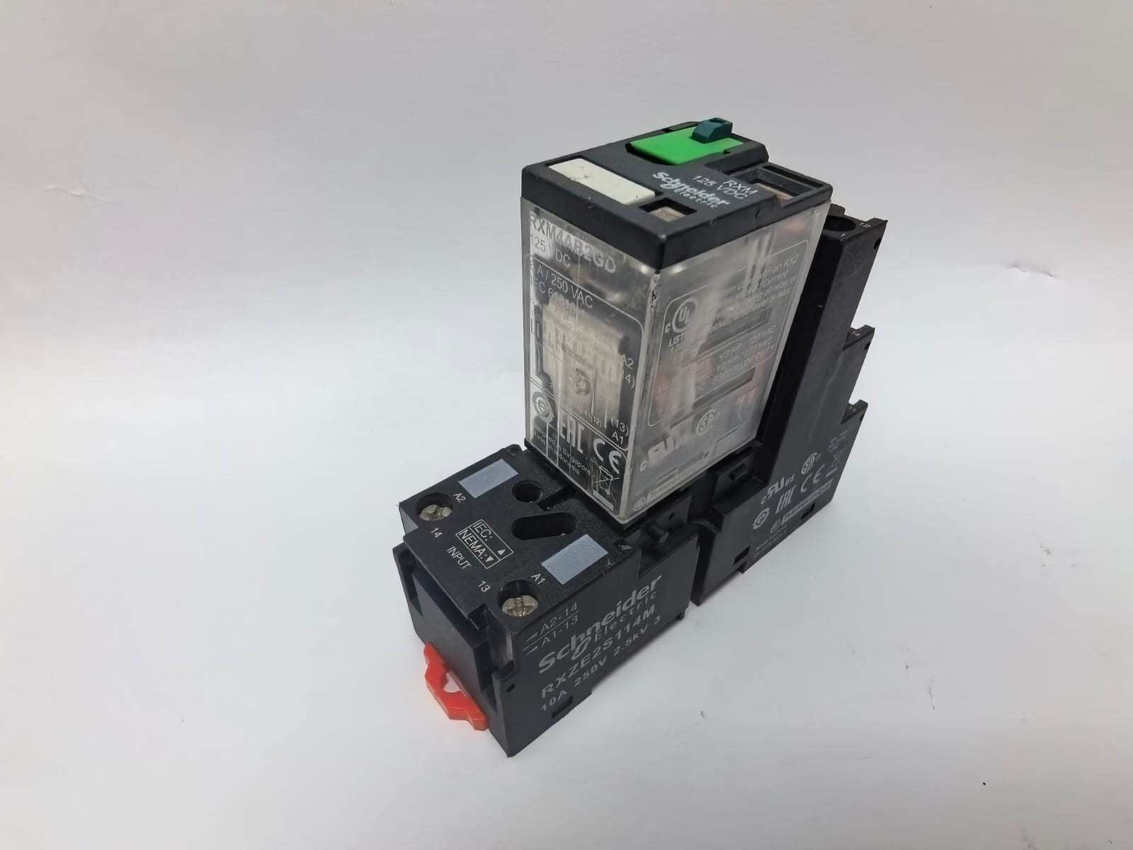 Schneider Electric RXZE2S114M SCHNEIDER ELECTRIC RXM4AB2GD PLUG-IN RELAY W/ RXZE2S114M RELAY SOCKET PCS 10