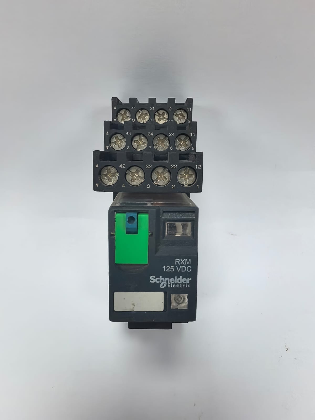 Schneider Electric RXZE2S114M SCHNEIDER ELECTRIC RXM4AB2GD PLUG-IN RELAY W/ RXZE2S114M RELAY SOCKET PCS 1