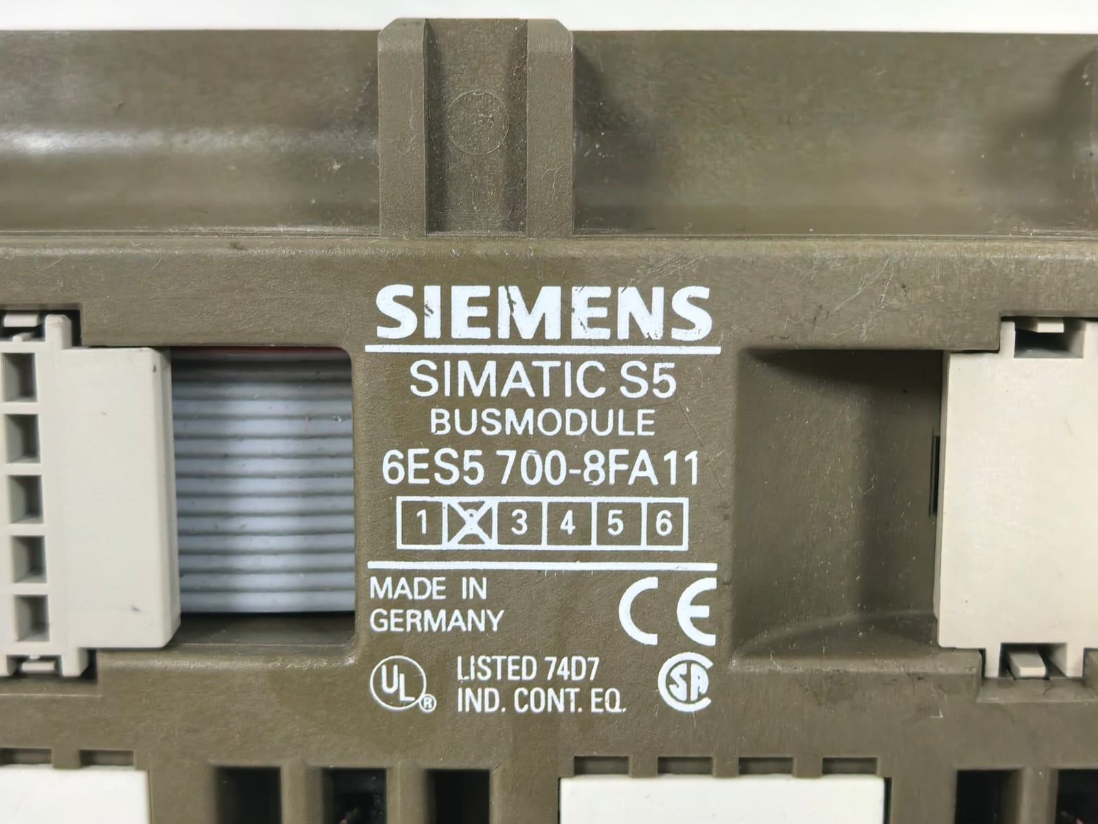 Siemens 6ES5 700-8FA11 SIEMENS SIMATIC S5 6ES5 700-8FA11 BUSMODULE 2